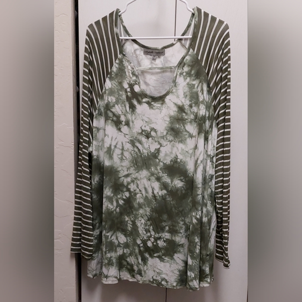 Absolutely Famous Green Tie Dye & Striped Top Size 3X Boho Casual Knit Keyhole